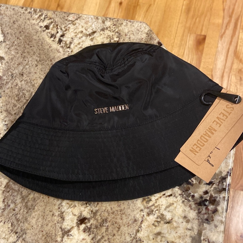 NWT STEVE MADDEN SATIN LINED HAT